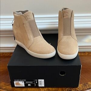 Sorel Beige Suede Slip-On boots